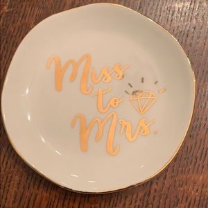 Slant Collections MISS to MRS. 4.5 in trinket tray